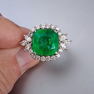18kt White Gold 13.92ct Genuine Emerald Round & Marquise Diamonds Ring